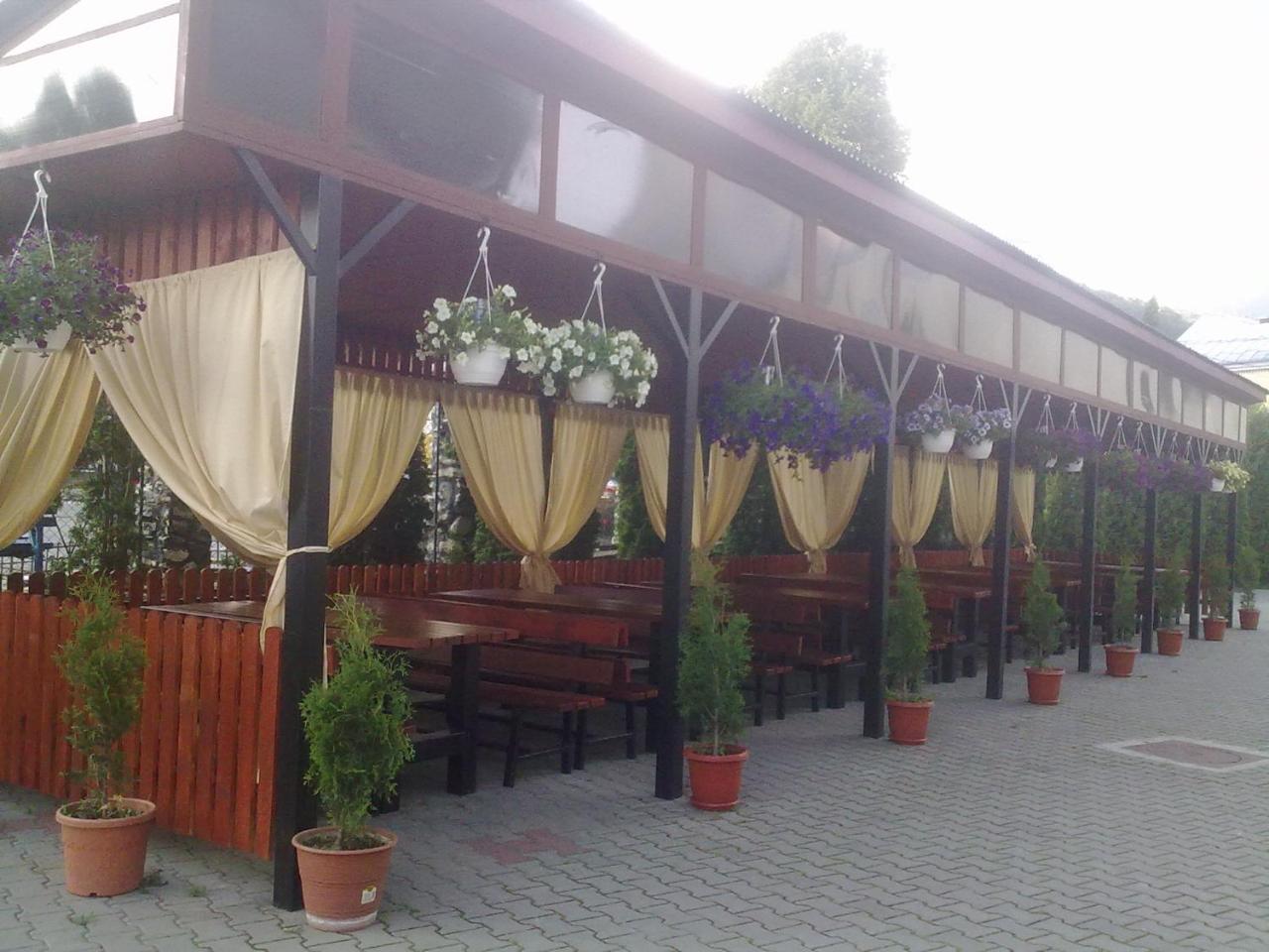 Hotel Ineul Rodna Екстер'єр фото